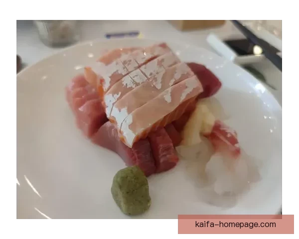 本西蒙斯转战钓鱼领域挑战极限成功晒出金枪鱼钓获喜悦